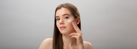 How to Apply Moisturizer: Tips for Proper Skincare Routine